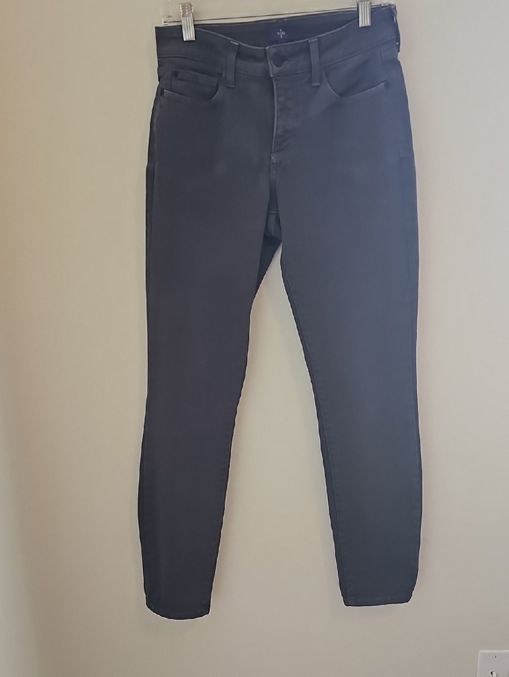 NYDJ Women's gray ALINA LEGGING Slim Jeans. Size 2. Straight Leg.